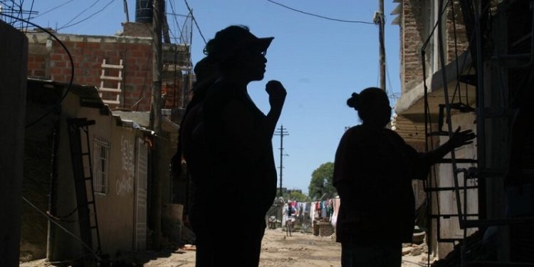 Más de 400 mil personas viven en barrios populares en Buenos Aires