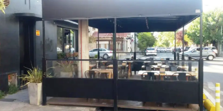 Intentan regular decks gastronómicos en Guemes