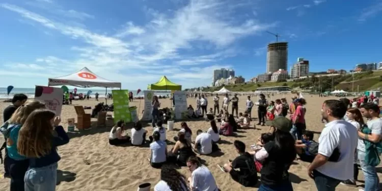 Exitosa jornada ambiental en Playa Varese con distintas organizaciones