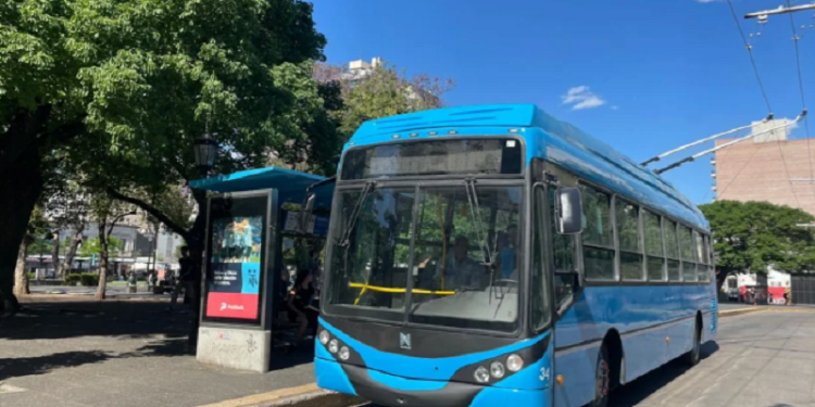 La Muni fabricó un trolebus y lo pondrá en la línea K antes de fin de año