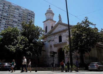 Otra torre polémica en el centro porteño junto a un histórico monasterio