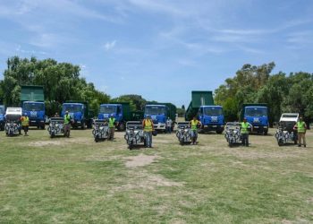 ACUMAR aporta motos eléctricas para recolección de residuos en Lomas de Zamora