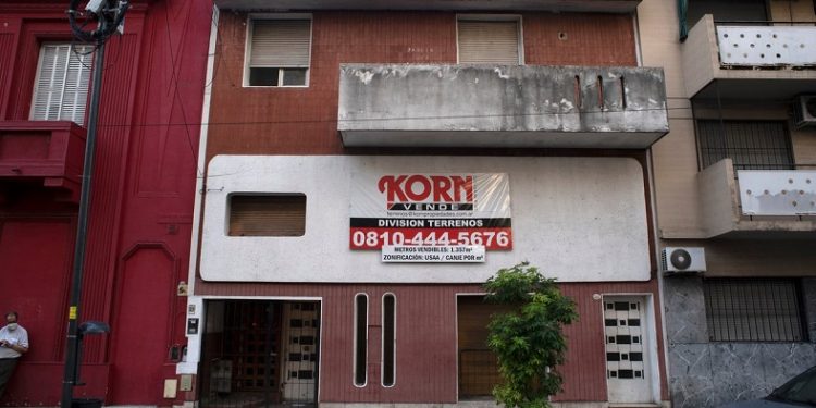 Los últimos barrios porteños de casas bajas están en peligro