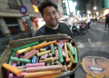 “Budatom”: el artista callejero que utiliza la tiza como instrumento