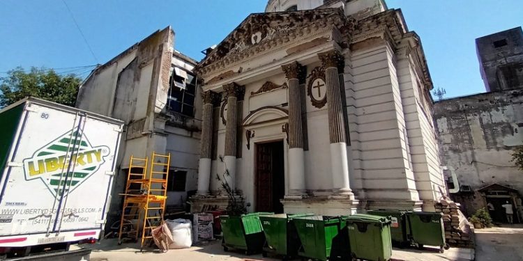 Olvido y abandono en la Capilla del Hospital Español
