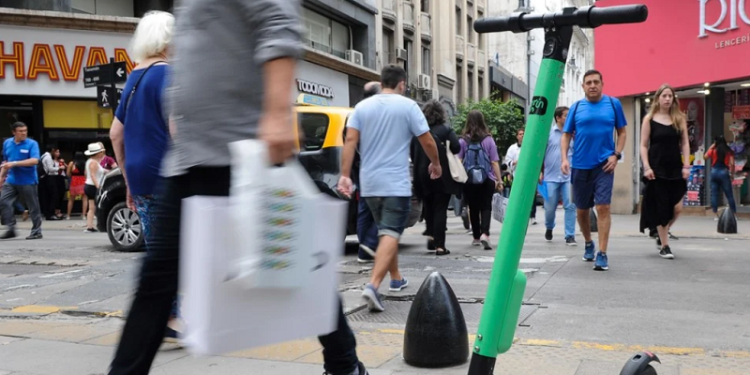 Monopatines eléctricos: del “No” de París al proyecto de retorno a Buenos Aires