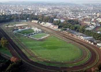 Luz verde para el multiespacio con bar y shows en la tribuna del hipódromo