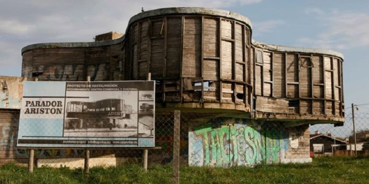 Ariston: una joya arquitectónica abandonada, metáfora de un país inerte