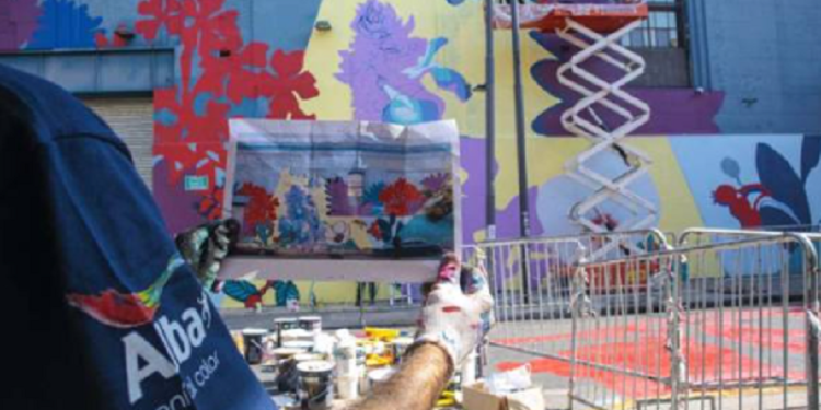 Se pinta el mural de piso más grande de Buenos Aires