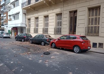 Caída de mampostería de casas viejas en Rosario