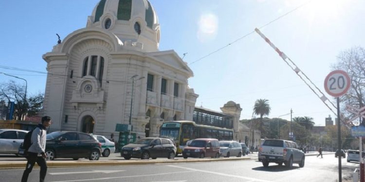 Devolvieron el brillo a la estación Roca de trenes en La Plata