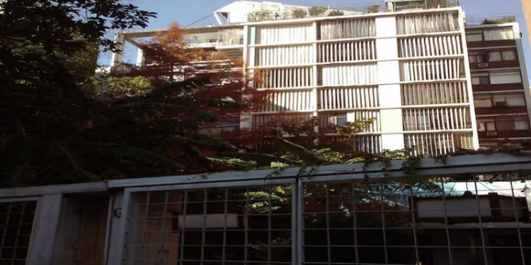 Venden departamento en histórico edificio porteño inspirado en el suizo Le Corbusier