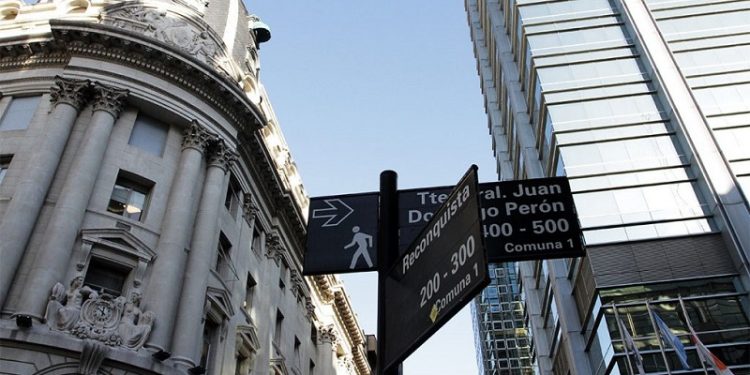 Oficinas vacías y calles silenciosas en el microcentro porteño