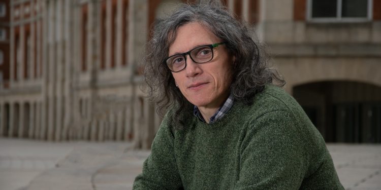 Novela costumbrista con Mar del Plata de fondo – Entrevista a Carlos Aletto