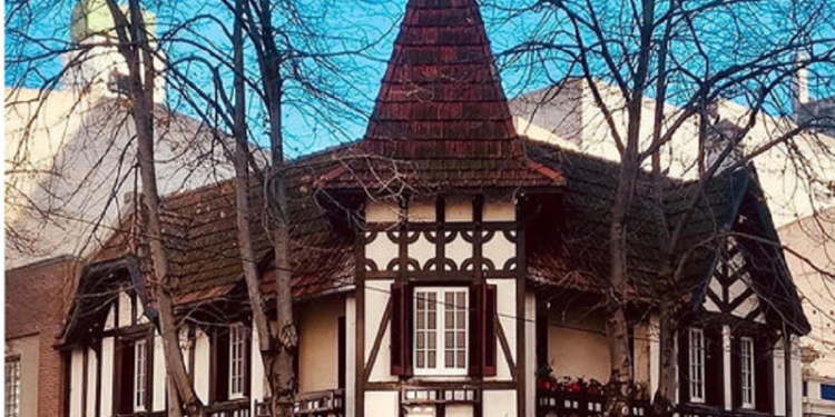 Un castillo de libros en Mar del Plata