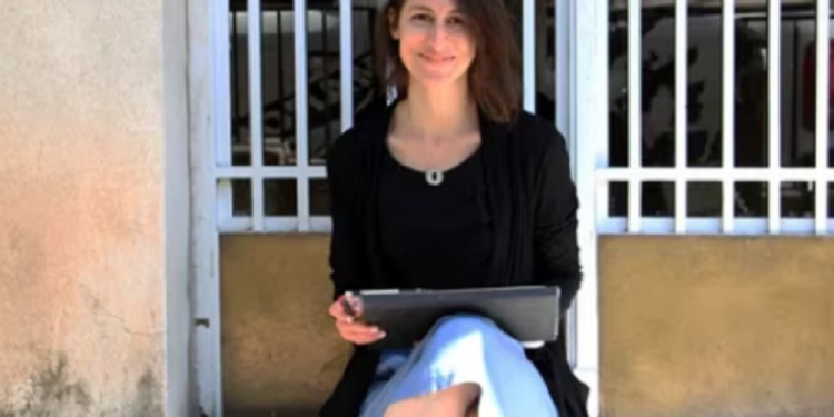 La arquitecta que releva con su arte casas típicas de la Ciudad antes de su demolición