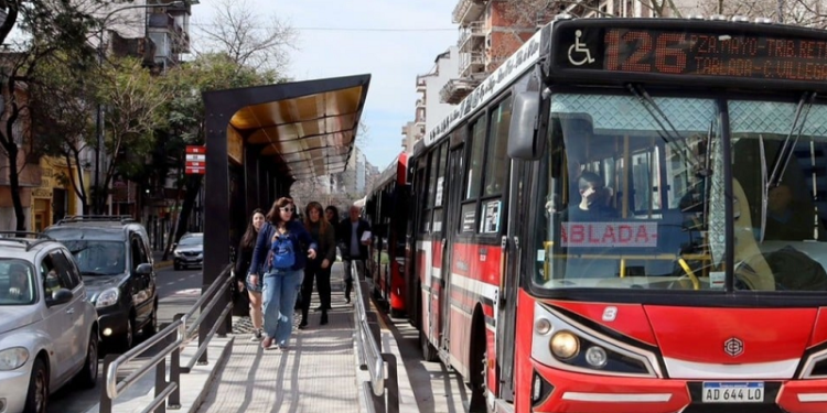 Abren el nuevo metrobus de Avenida Alberdi con una parte inconclusa