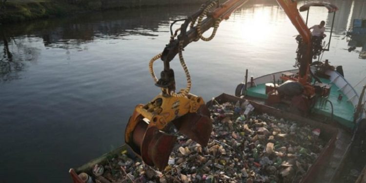 El 90% de los residuos retirados del Riachuelo son plásticos y restos de poda