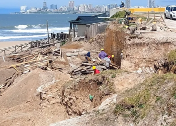 Vecinos se oponen a obras en una playa pública