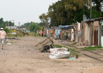 Los barrios populares se expanden un kilómetro por año