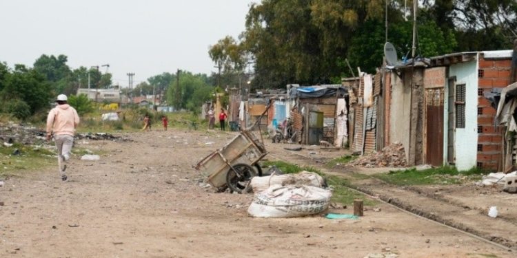 Los barrios populares se expanden un kilómetro por año