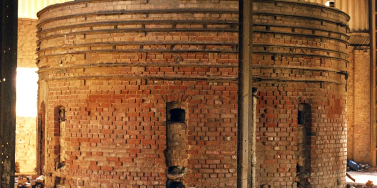 Ctibor y los ladrillos de La Plata: de la Torre Eiffel a la Catedral