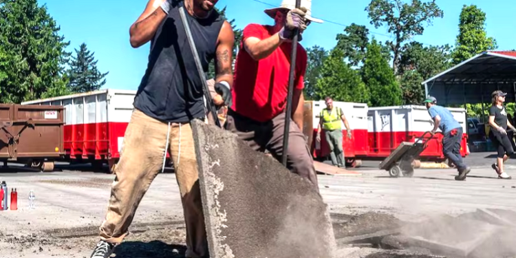 Ciudades levantan el pavimento de las calles para que la tierra respire