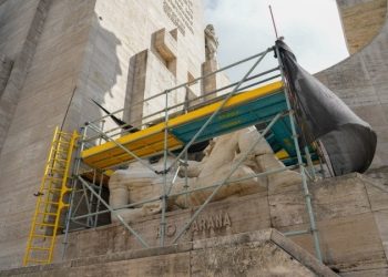 Por atraso en pagos paralizaron obras del Monumento a la Bandera