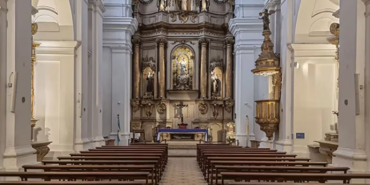 Se incendió un altar de la Iglesia Santa Catalina de Siena, monumento histórico nacional