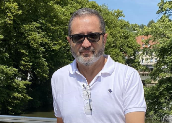 Los peligros de la dolarización – Entrevista a Antonio Baca Alonso