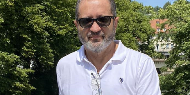 Los peligros de la dolarización – Entrevista a Antonio Baca Alonso