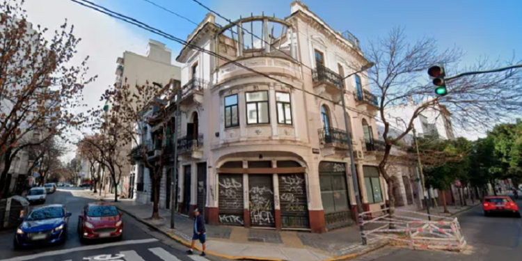 “Boquitas pintadas” en una histórica esquina porteña