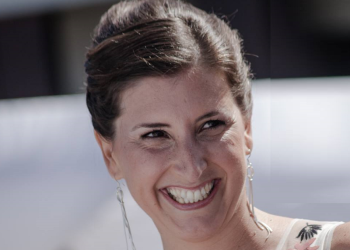 Intervención lumínica en estación del futuro YPF – Entrevista a Verónica Gilotaux