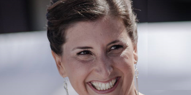 Intervención lumínica en estación del futuro YPF – Entrevista a Verónica Gilotaux