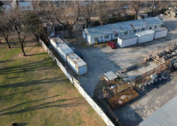 Techint retiró el cartel del obrador del Parque Uriburu