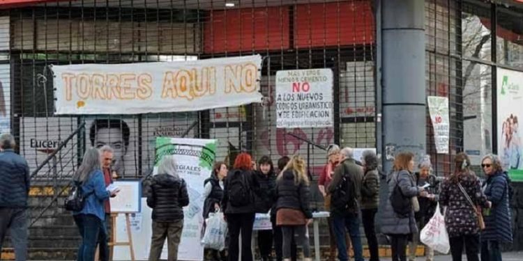 Colegiales se opone a la construcción de tres nuevas torres