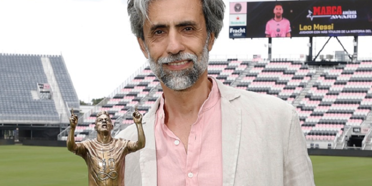 Premio Internacional a Messi hecho por escultor argentino – Entrevista a Carlos Benavídez