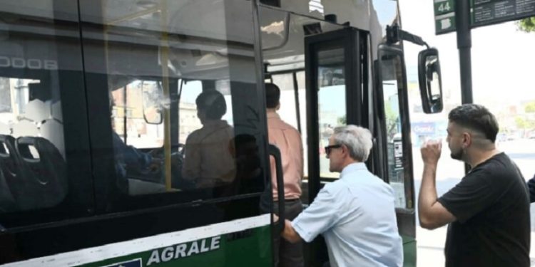 Primera línea de colectivo porteño con sistema multipago