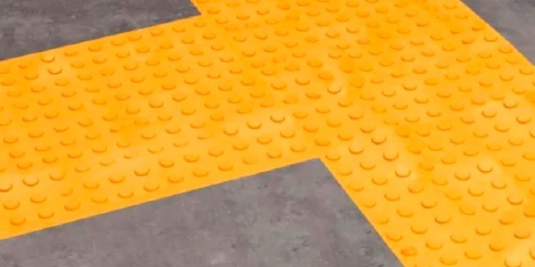 Las baldosas podotáctiles son sinónimo de accesibilidad global