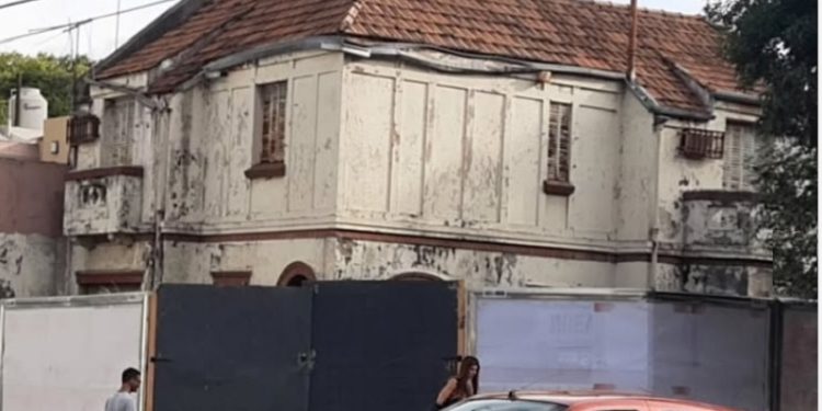 Histórico chalet en riesgo de demolición en Parque Chas