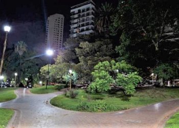 Refuerzan y moderniza el alumbrado en espacios verdes