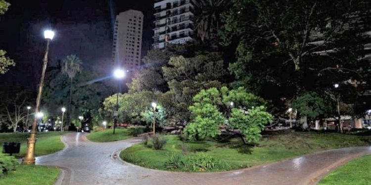 Refuerzan y moderniza el alumbrado en espacios verdes