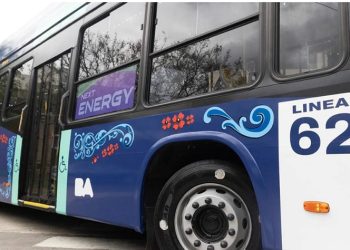 El ploteo de colectivos porteños, ¿beneficia al usuario?