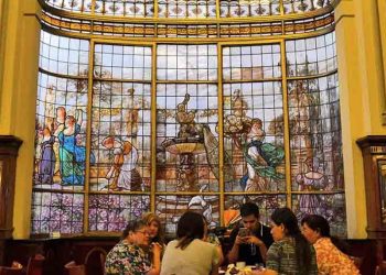 Charla en Las Violetas sobre sus vitrales