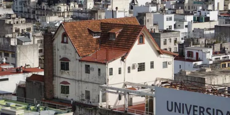 El famoso “chalet” de la 9 de Julio salió a la venta